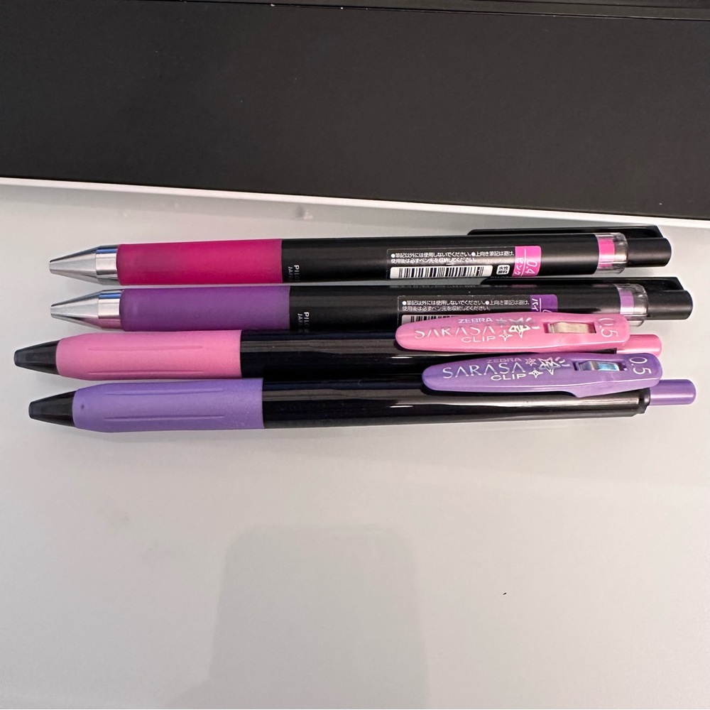 🆕 New gel pens in pink and purple bundle